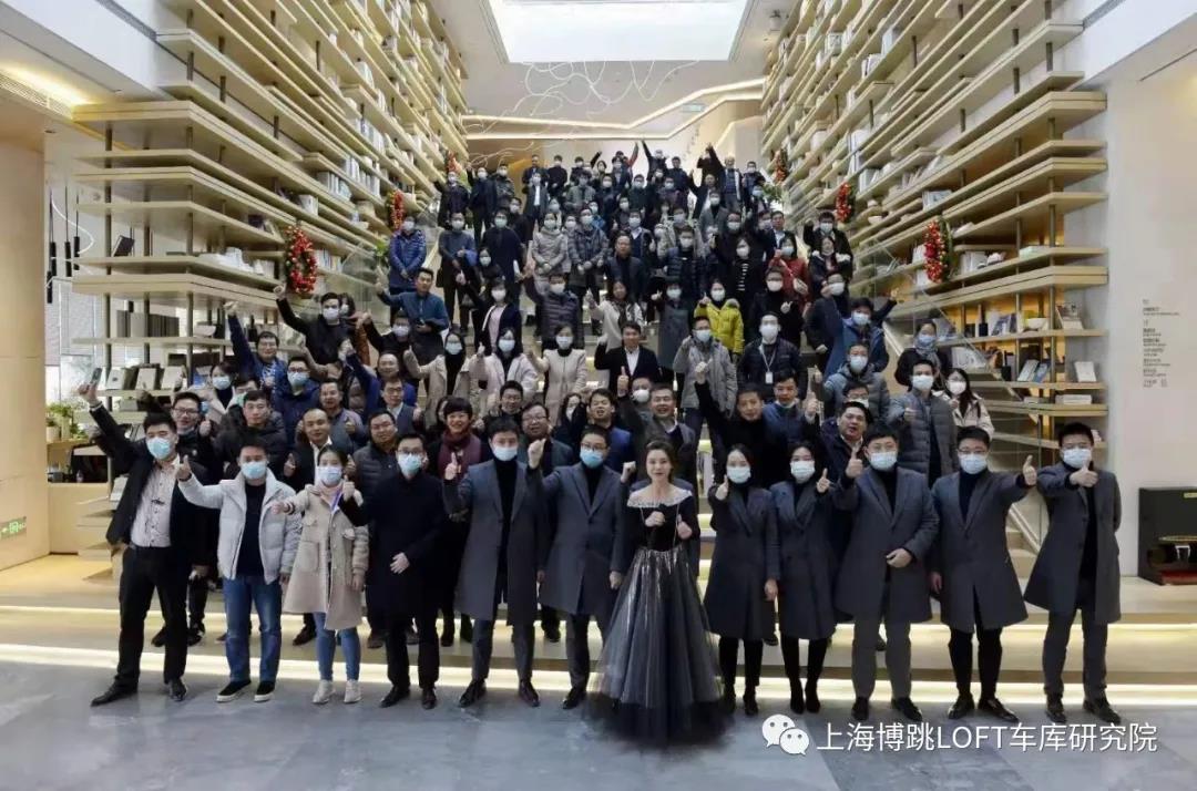 金昌全国一百多人在华侨城汉口道6号参观研讨LOFT专利车库技术！